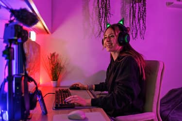 Connecting in Comfort: How ABDLs and Babyfurs Build Community in Streaming and VR Spaces